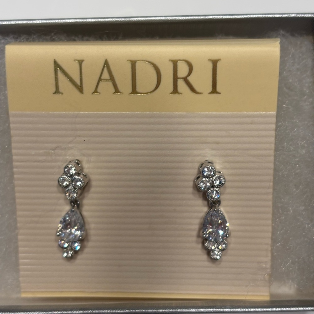 NADRI EARRINGS STUDS BRIDAL SMALL TEARDROP STYLE PERFECT WEDDING / SPECIAL OCC